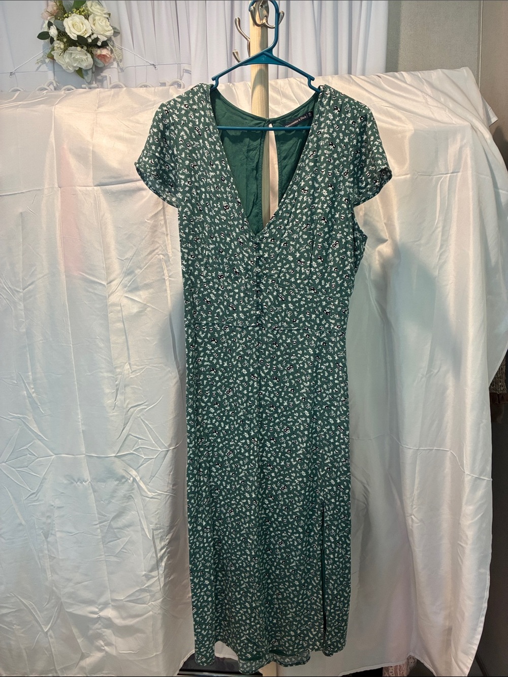 Abercrombie & Fitch Green Floral V-Neck Midi Dress